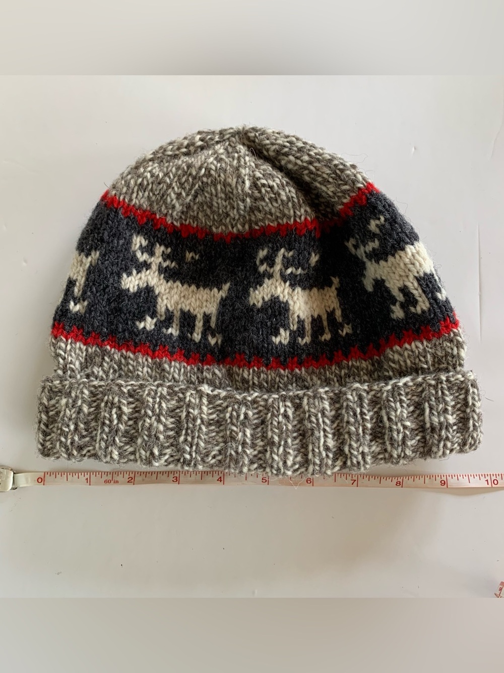 Hand-knit wool hat - Picture 2 of 5